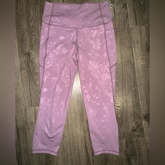 Zyia Active Light Lilac Purple Floral Print Cropped Leggings Size 4 EUC Pockets - Picture 9 of 12